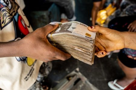 Dollar To Naira: Black Market Speculators Lose Big As Naira Strengthens To N640/$1